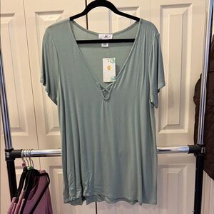 Amelia James Sage V-Neck Short Sleeve Top